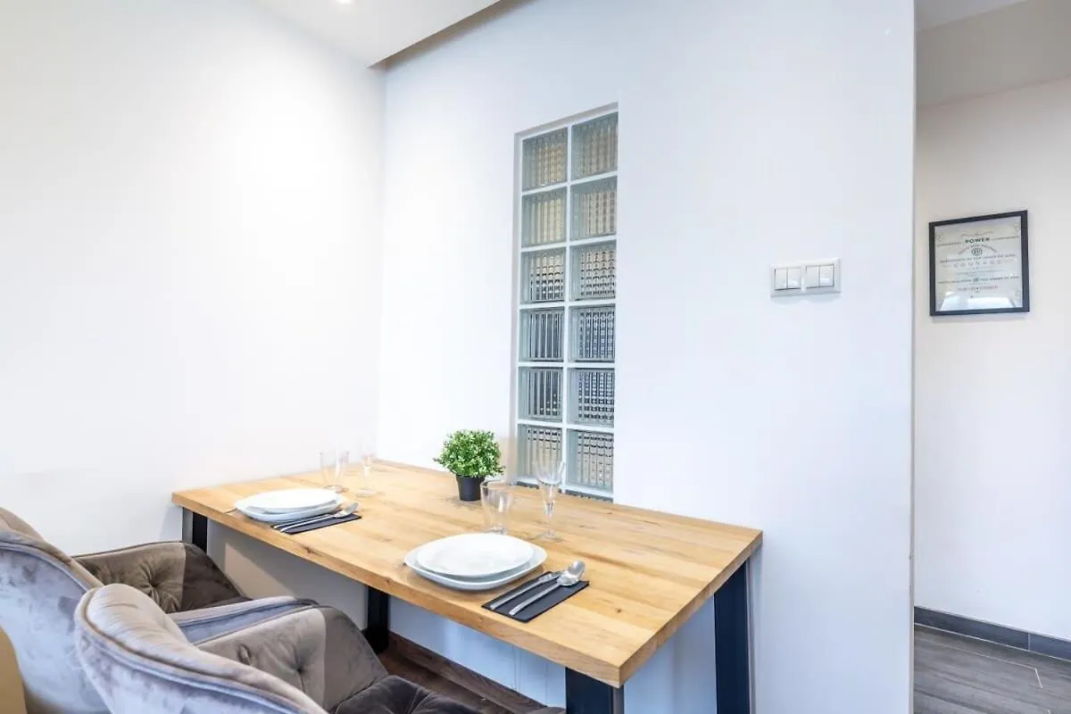 Cozy Quiet Apartment With A Balcony 부다페스트