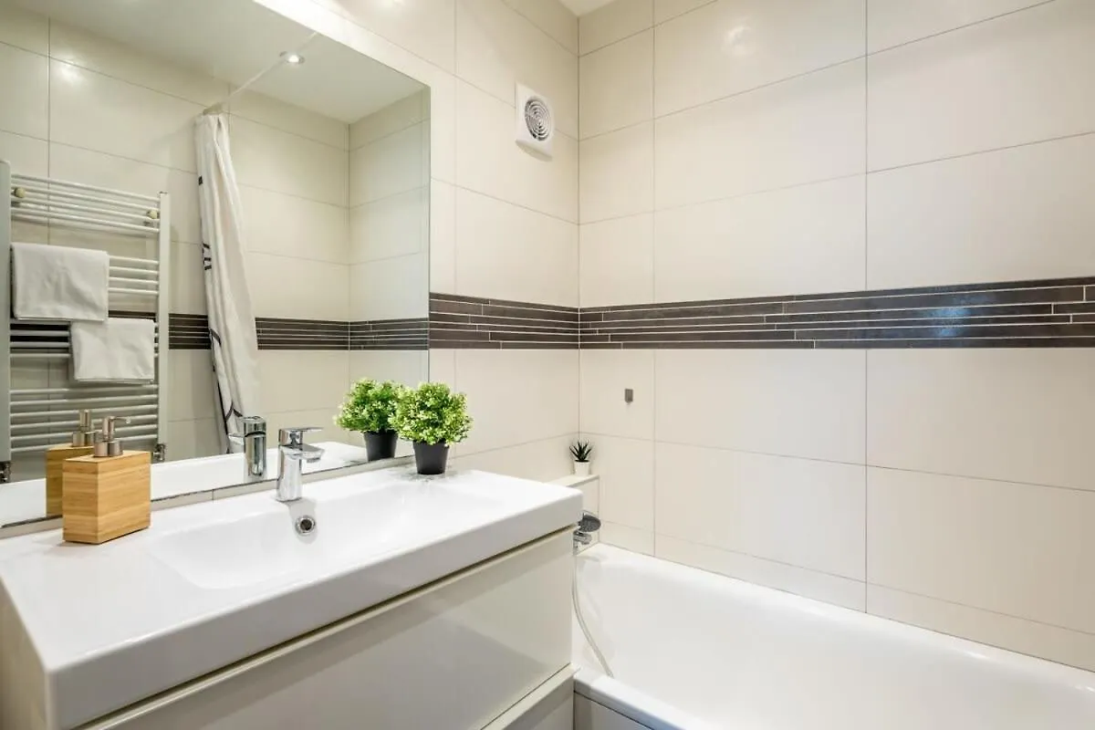 Cozy Quiet Apartment With A Balcony 부다페스트 헝가리