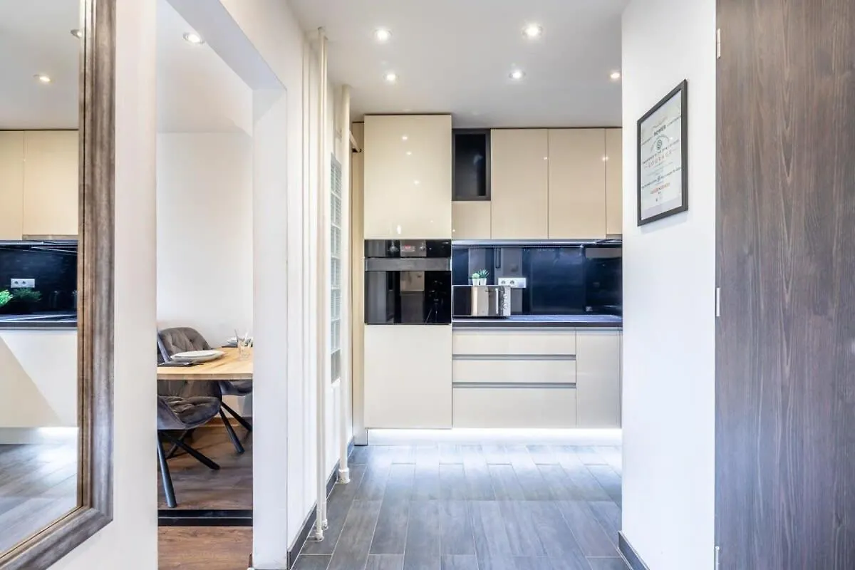 Cozy Quiet Apartment With A Balcony 부다페스트 0*,  헝가리