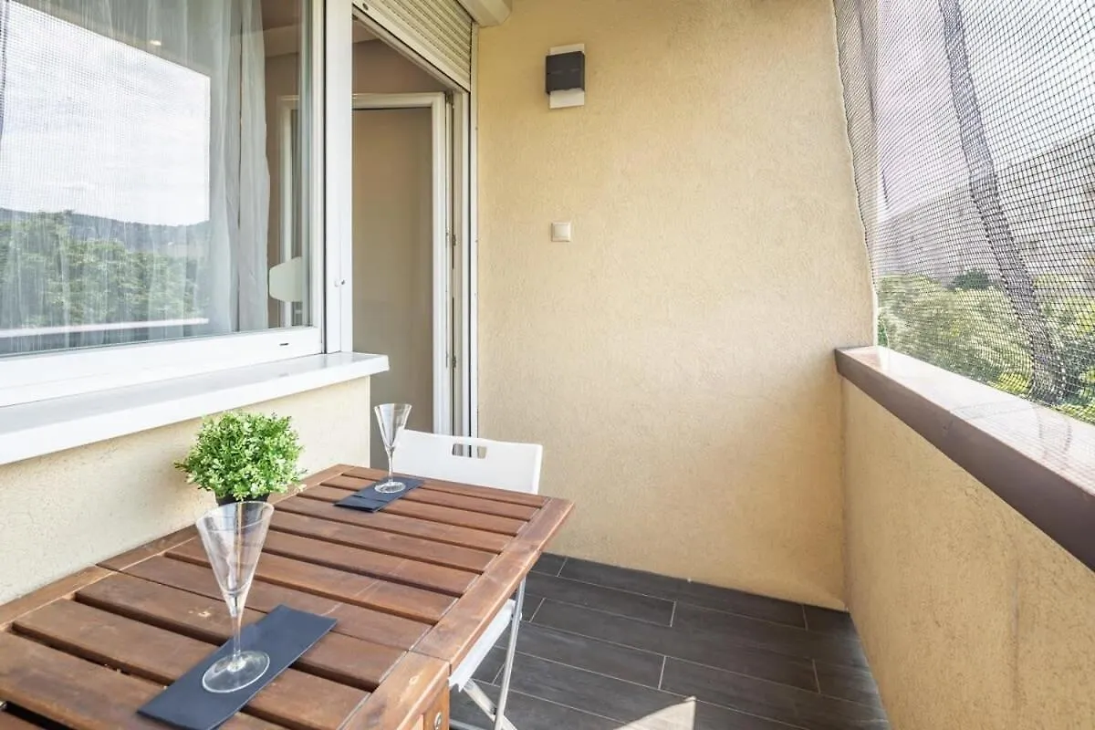 Cozy Quiet Apartment With A Balcony 부다페스트