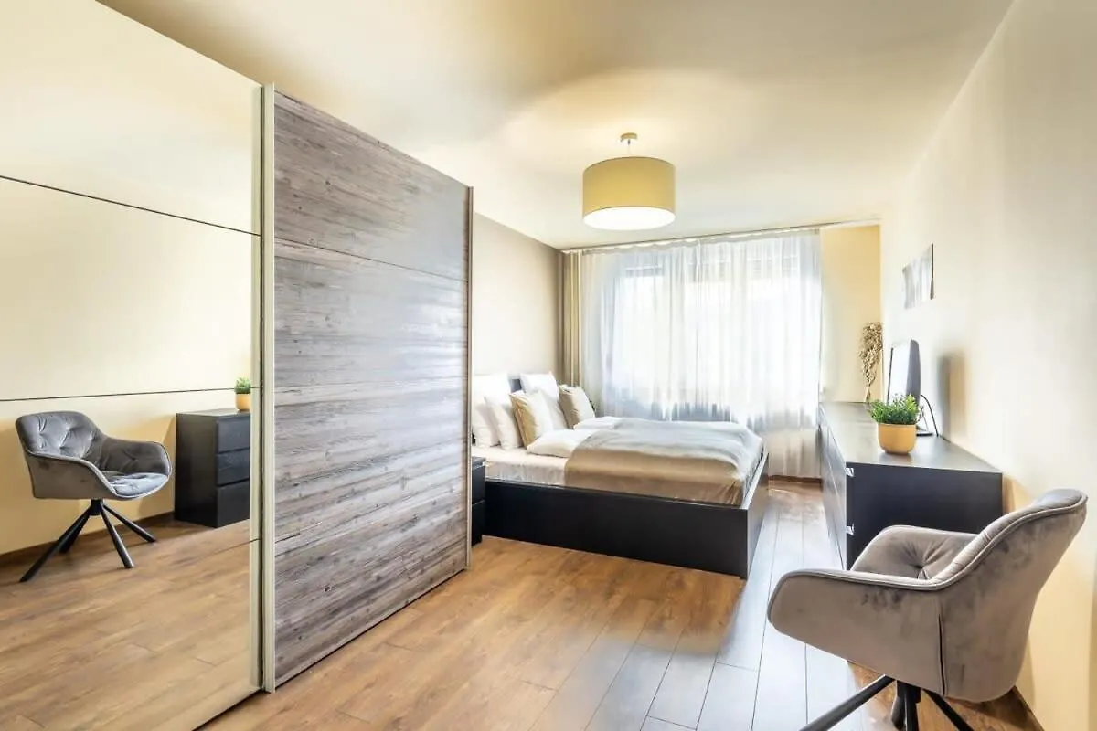 Cozy Quiet Apartment With A Balcony 부다페스트