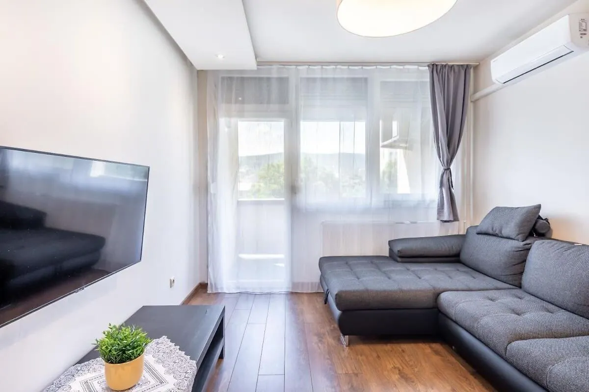 Cozy Quiet Apartment With A Balcony Budapest