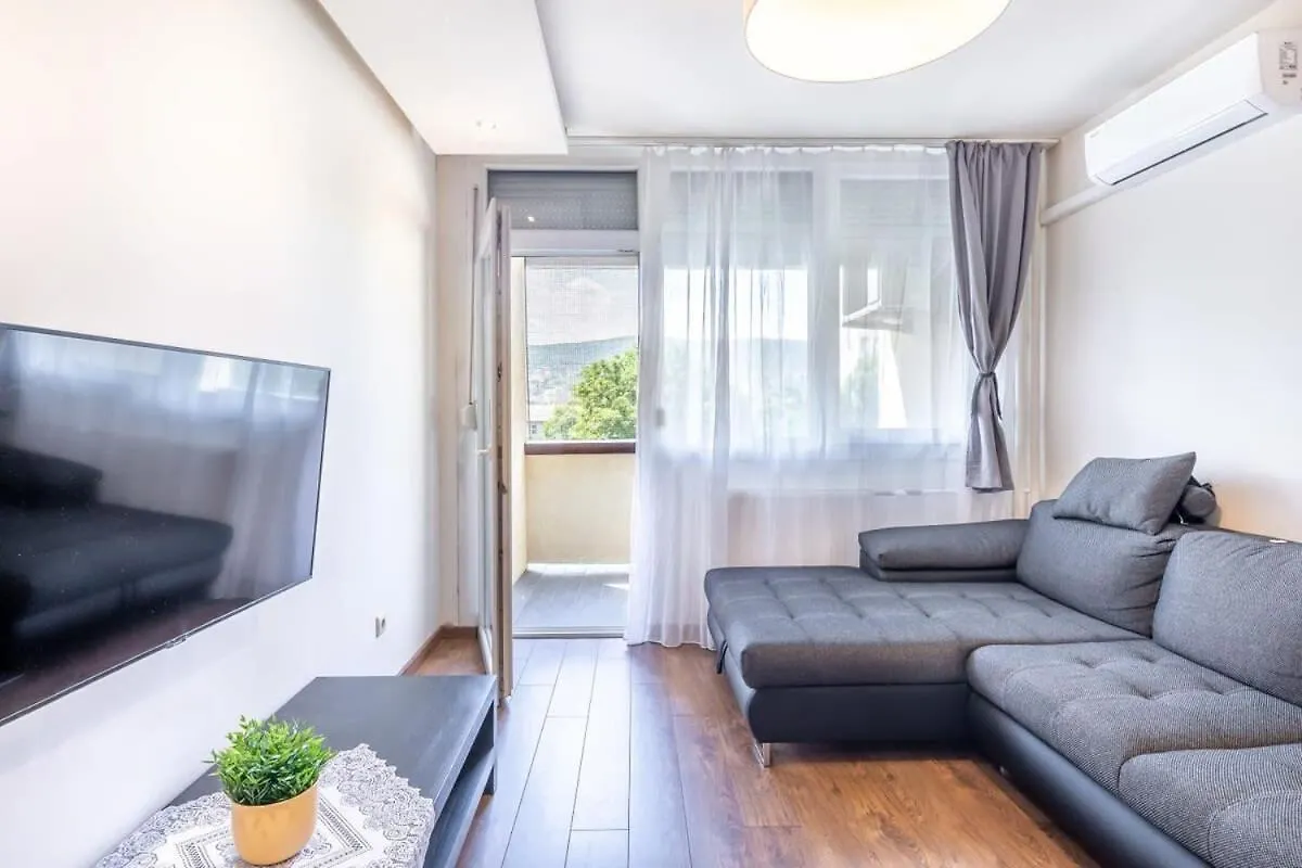 Cozy Quiet Apartment With A Balcony Budapest Hungary